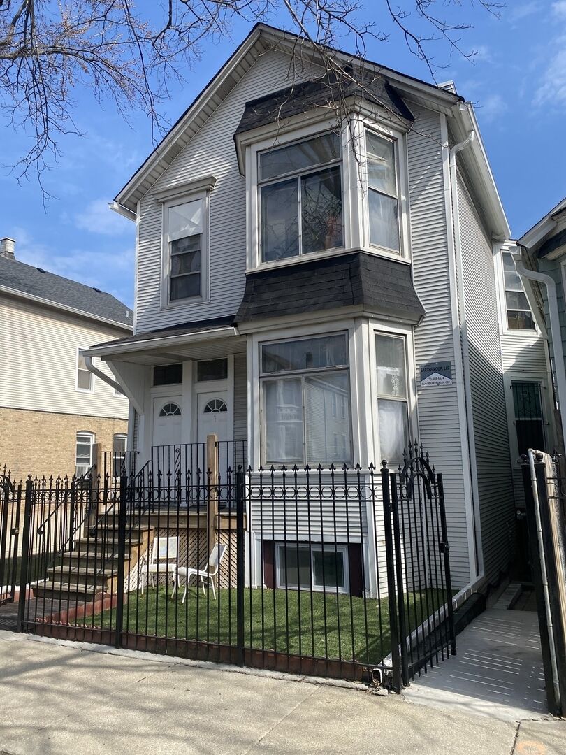 Property Photo:  1739 N Francisco Avenue  IL 60647 