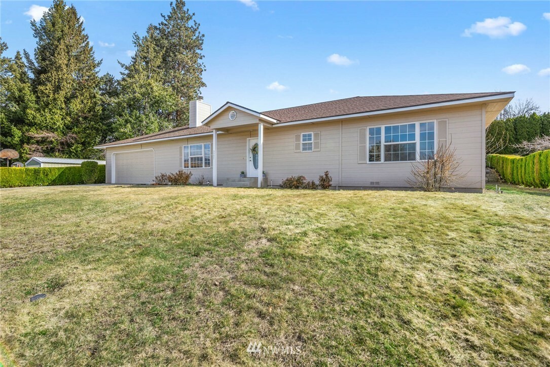 Property Photo:  3307 NW Empire Avenue  WA 98802 