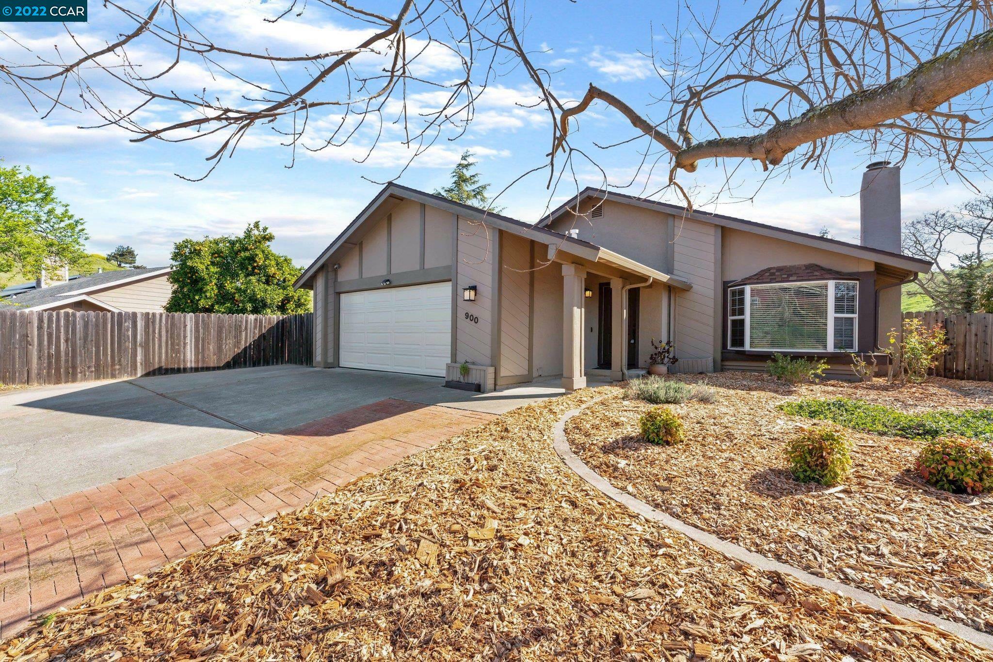 Property Photo: 900 Bradford Way CA 94510