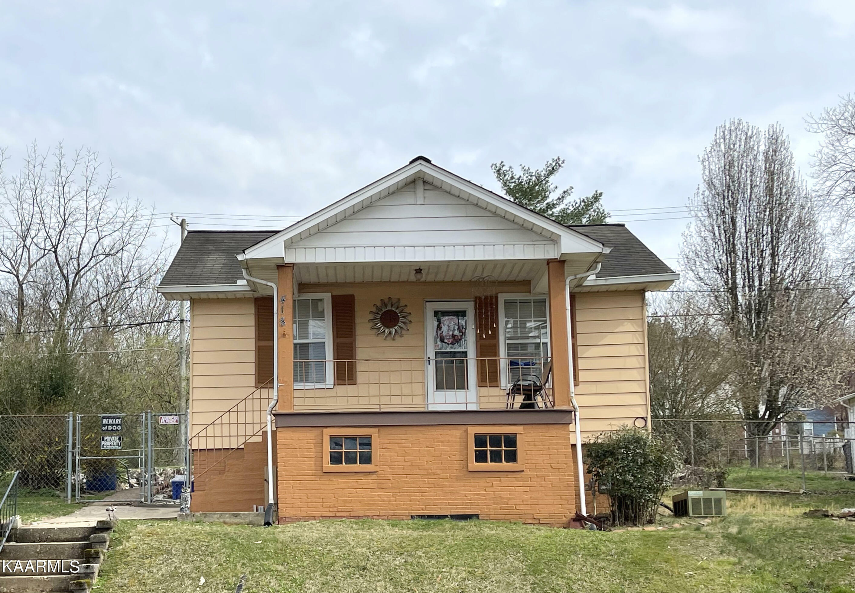 Property Photo:  418 Oglewood Ave  TN 37917 