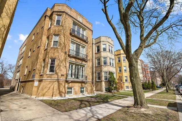 Property Photo:  2150 W Arthur Avenue 2  IL 60645 