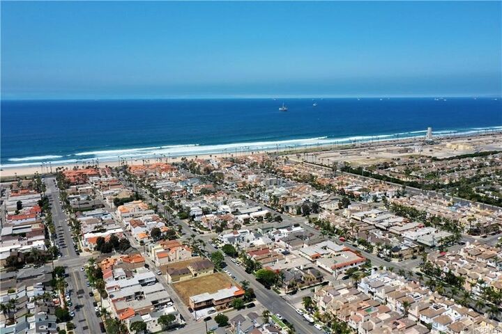 Property Photo:  424 20th Street  CA 92648