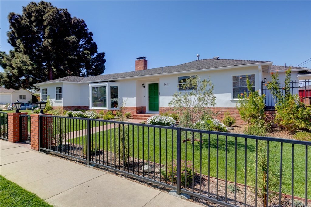 Property Photo:  7411 Flight Avenue  CA 90045 