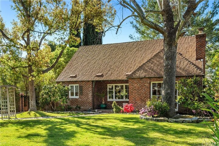 Property Photo:  1950 E Mountain Street  CA 91104 