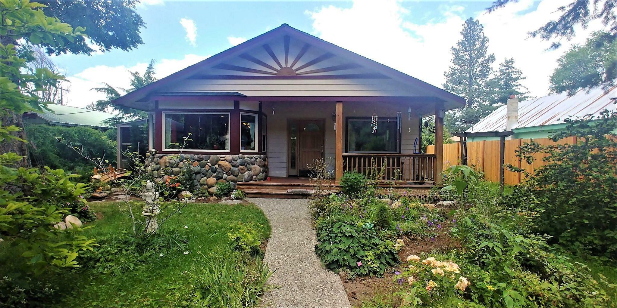 Property Photo:  1209 Minter Ave  WA 99151 