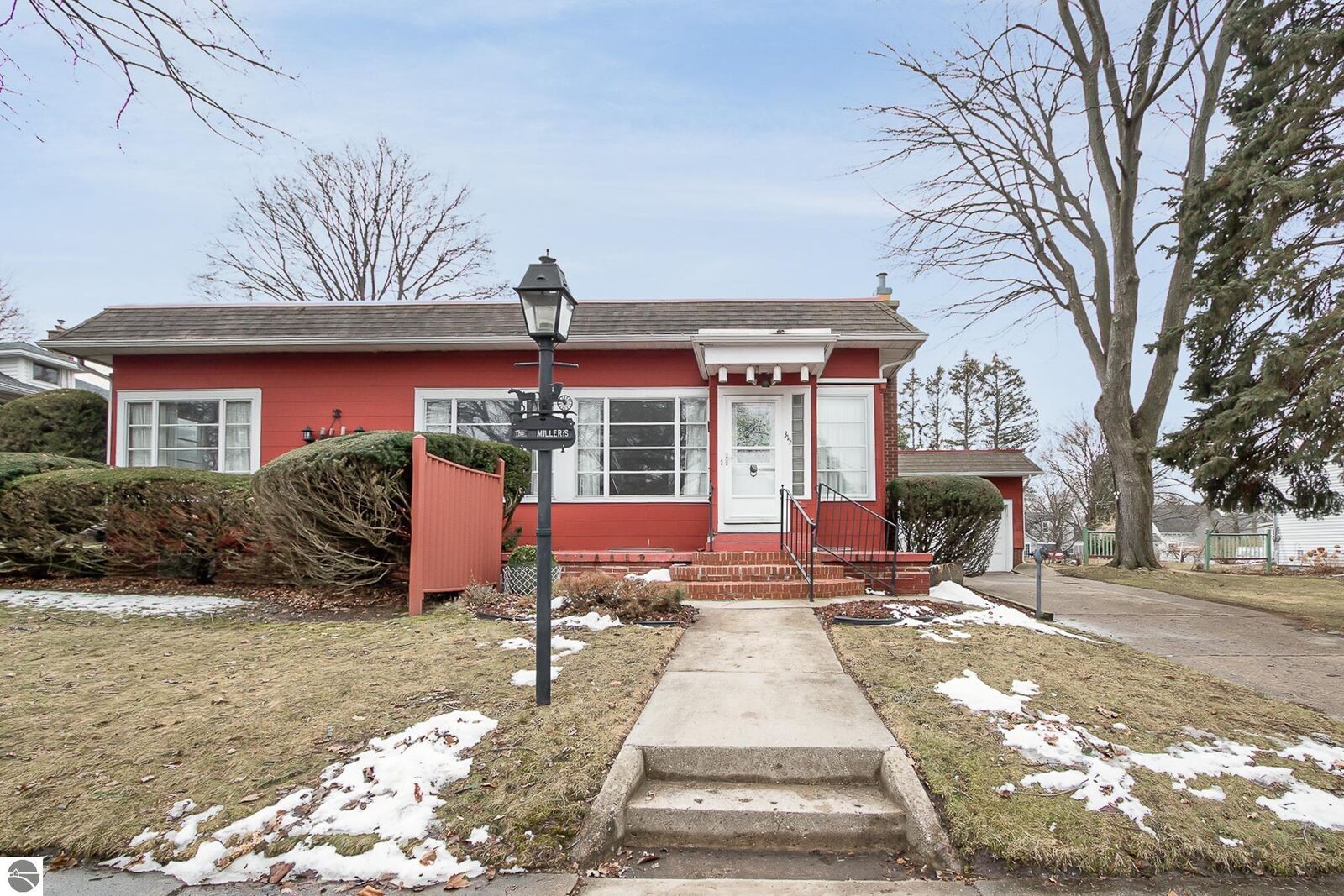 Property Photo:  315 Elwell Street  MI 48801 