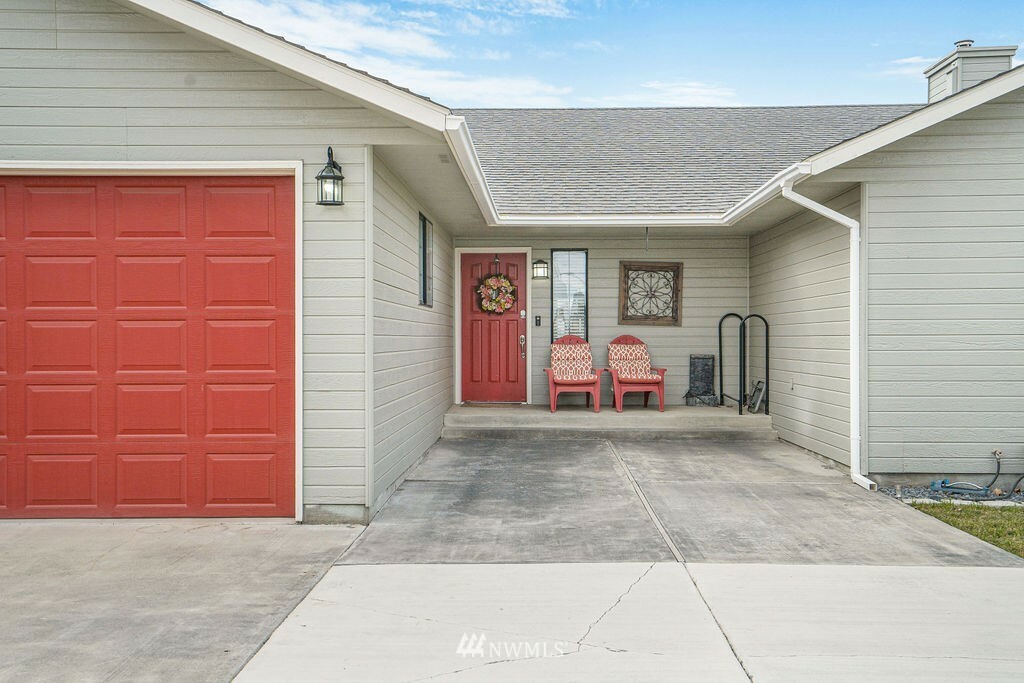 Property Photo:  4950 Bluff Drive NE  WA 98837 