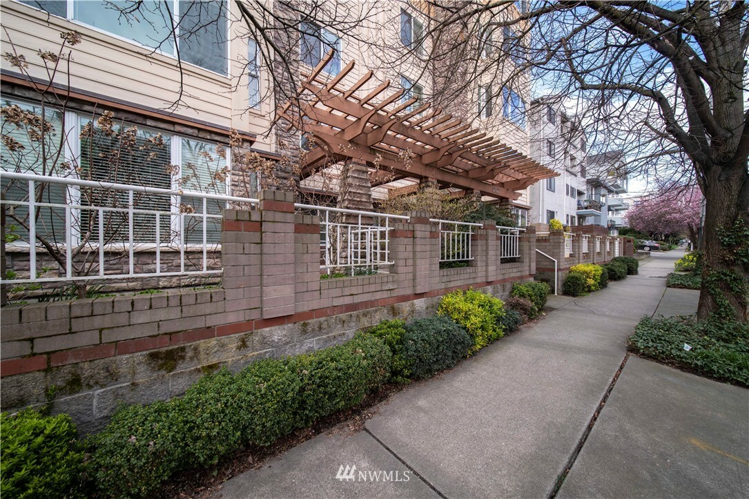 Property Photo: 1762 NW 57th St 101 WA 98107