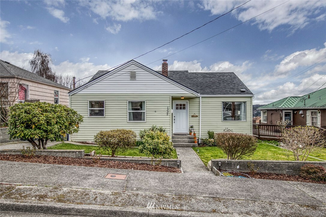 Property Photo:  1332 Nipsic Avenue  WA 98310 