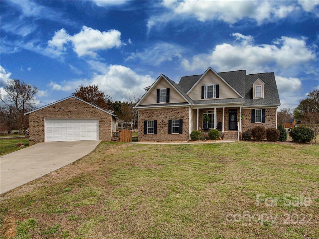Property Photo: 2921 Sweetgrass Lane 29 NC 28112