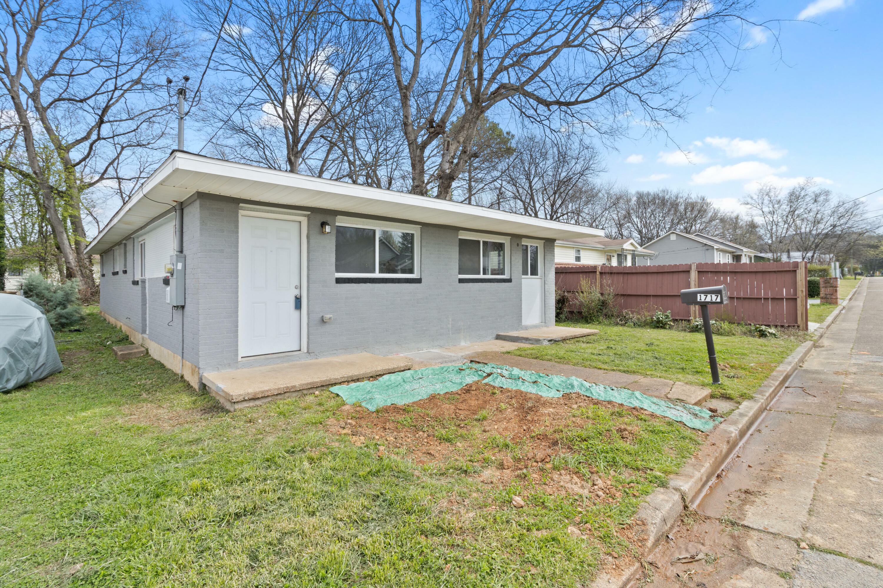 Property Photo:  1717 Carson Avenue  TN 37404 