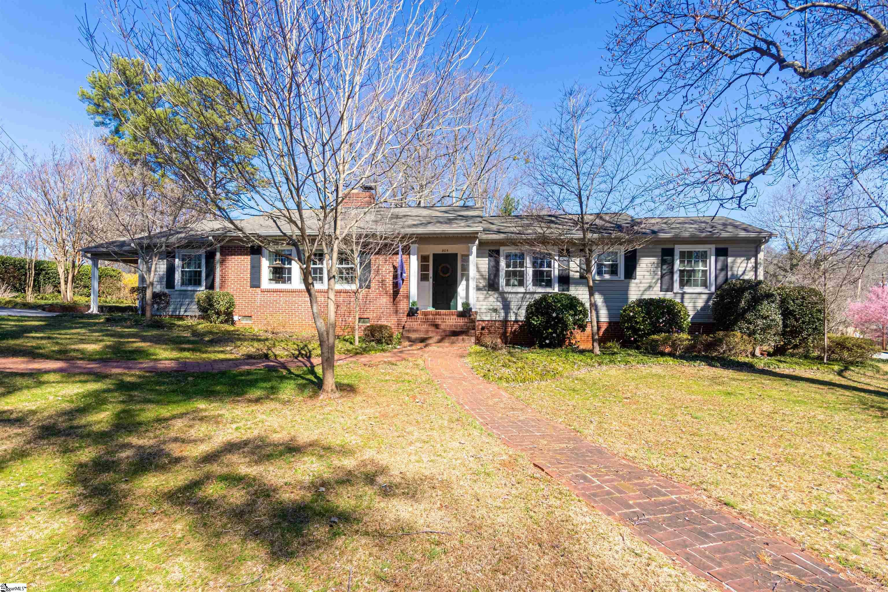 Property Photo:  305 Dellwood Drive  SC 29609 