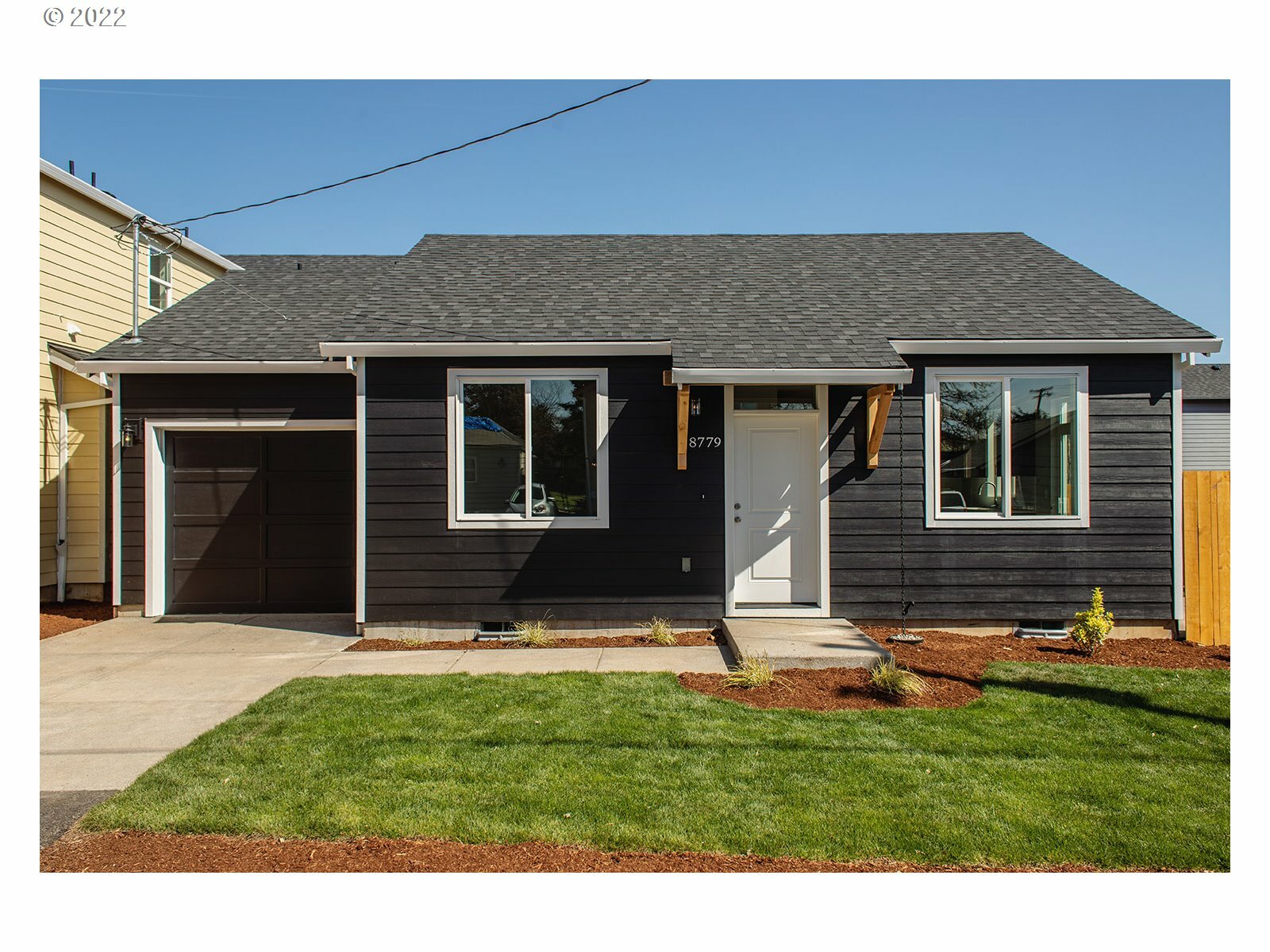 Property Photo:  8779 SE 70th Ave  OR 97206 