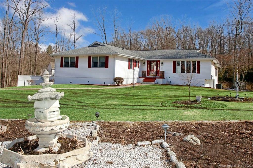 Property Photo: 8 Queens Court CT 06811