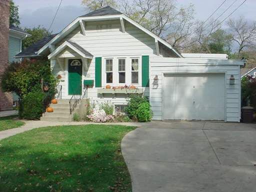 Property Photo:  421 E Indiana Street  IL 60187 