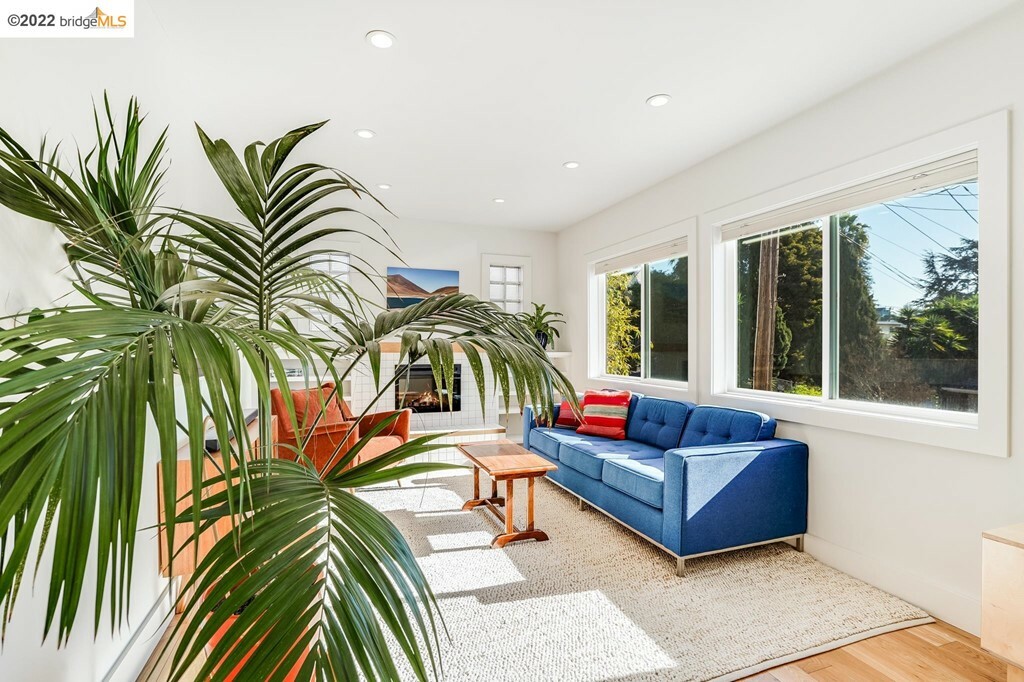 Property Photo: 2435 Potter CA 94601