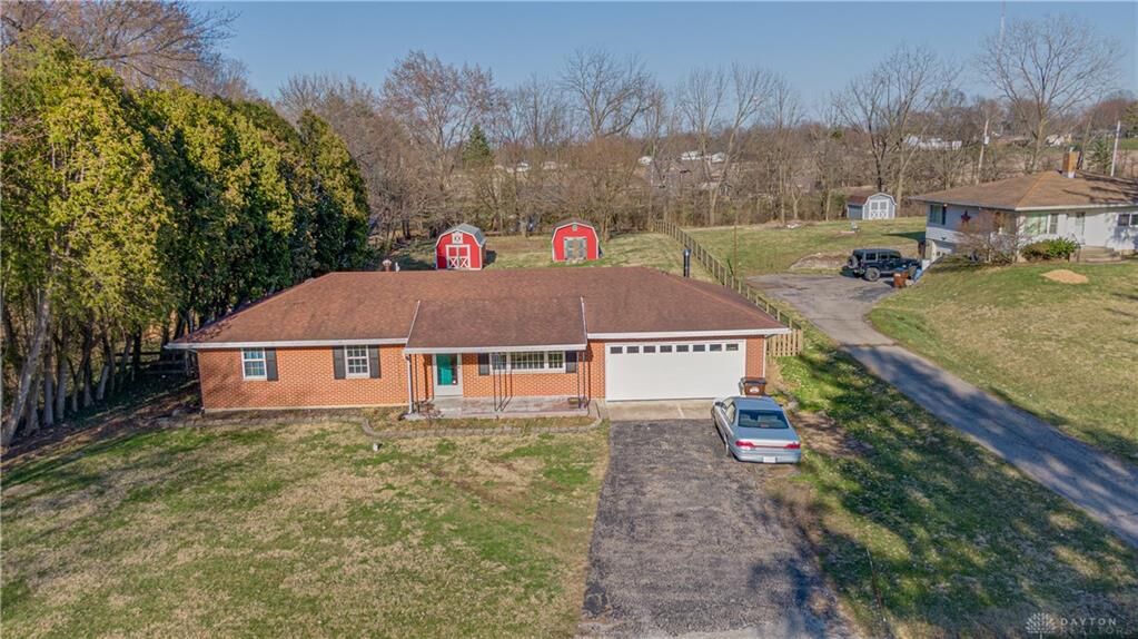 Property Photo: 1290 Red Oak Circle OH 45506