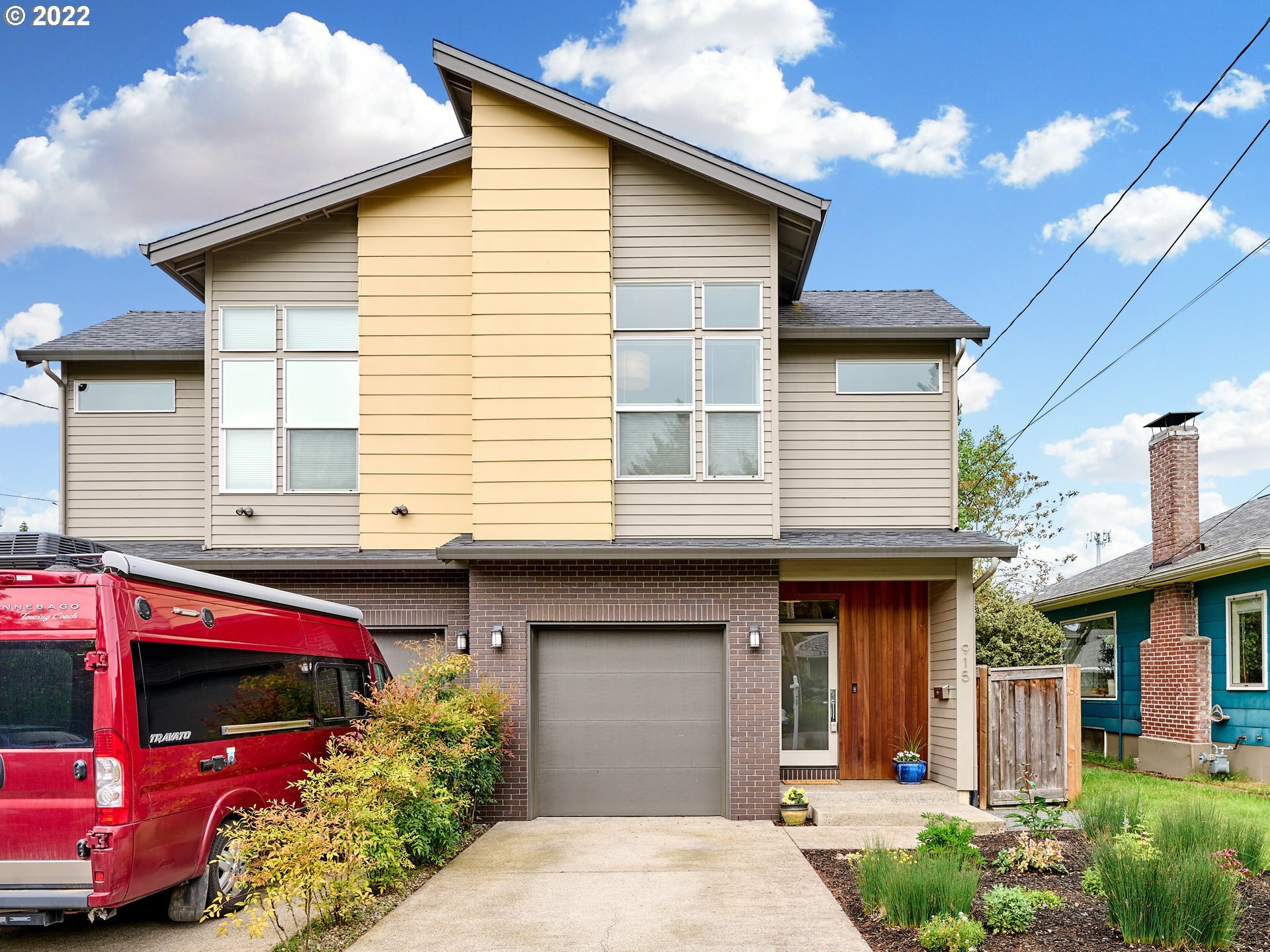 Property Photo: 915 NE 63rd Ave OR 97213
