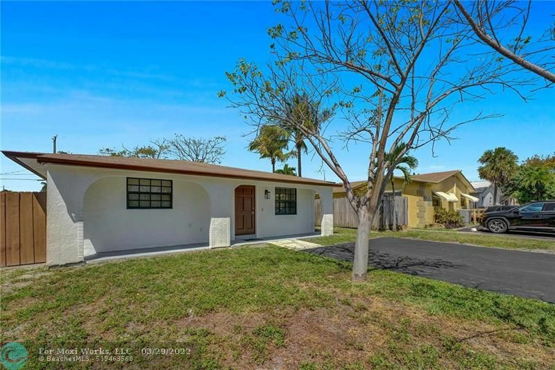 Property Photo:  821 NE 11th Ave  FL 33060 