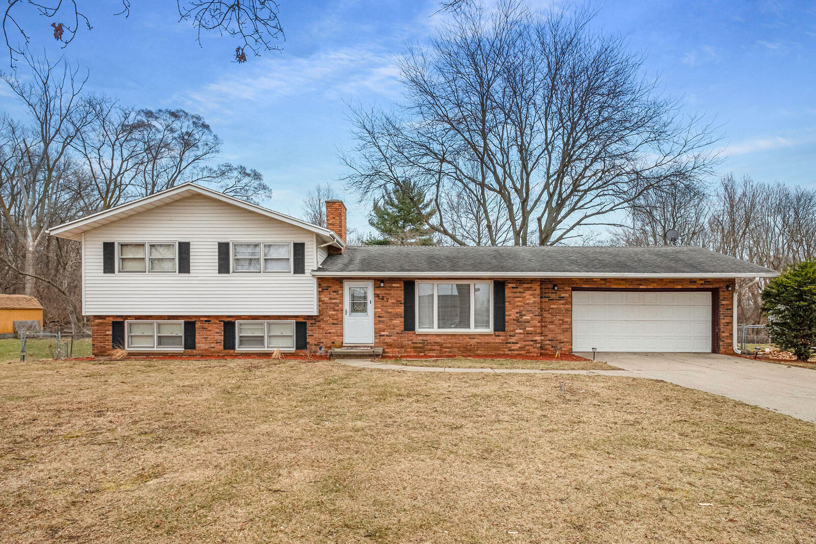 Property Photo:  627 Robinson Road  MI 49203 