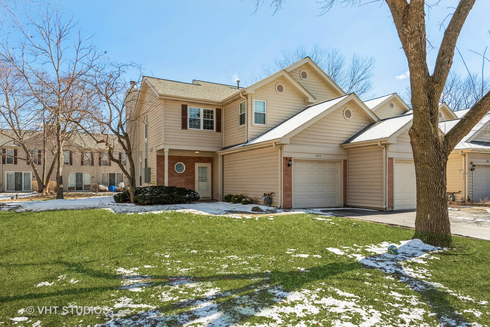 Property Photo: 1425 Golfview Drive IL 60139