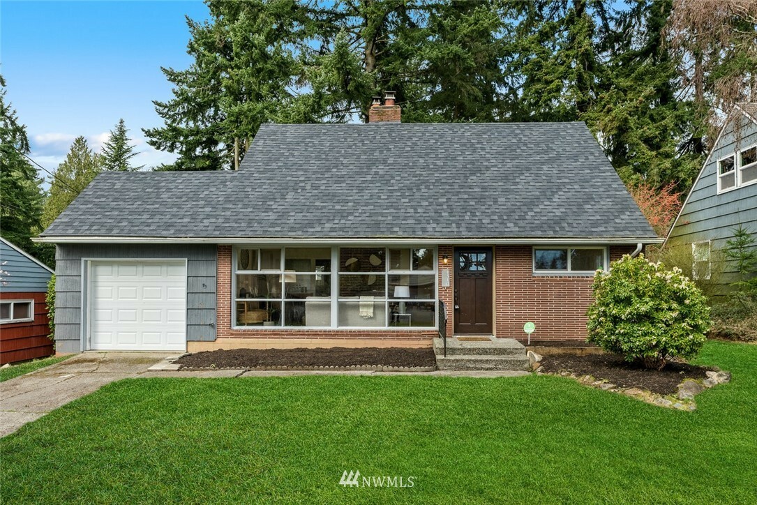 Property Photo:  1310 N 165th Street  WA 98133 