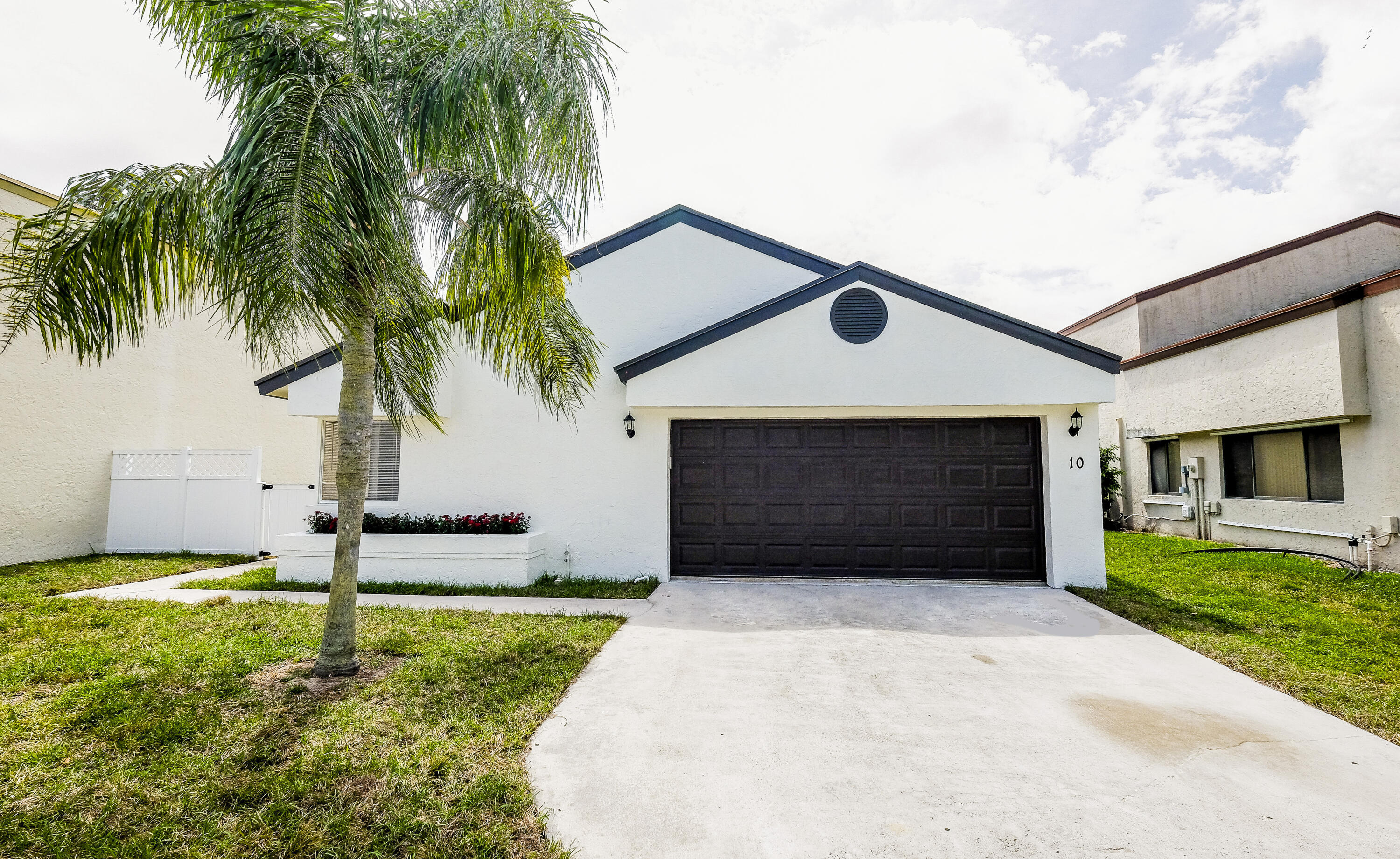 Property Photo:  10 Dalton Place  FL 33426 
