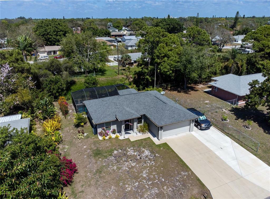 Property Photo: 968 Duquesne Road FL 34293
