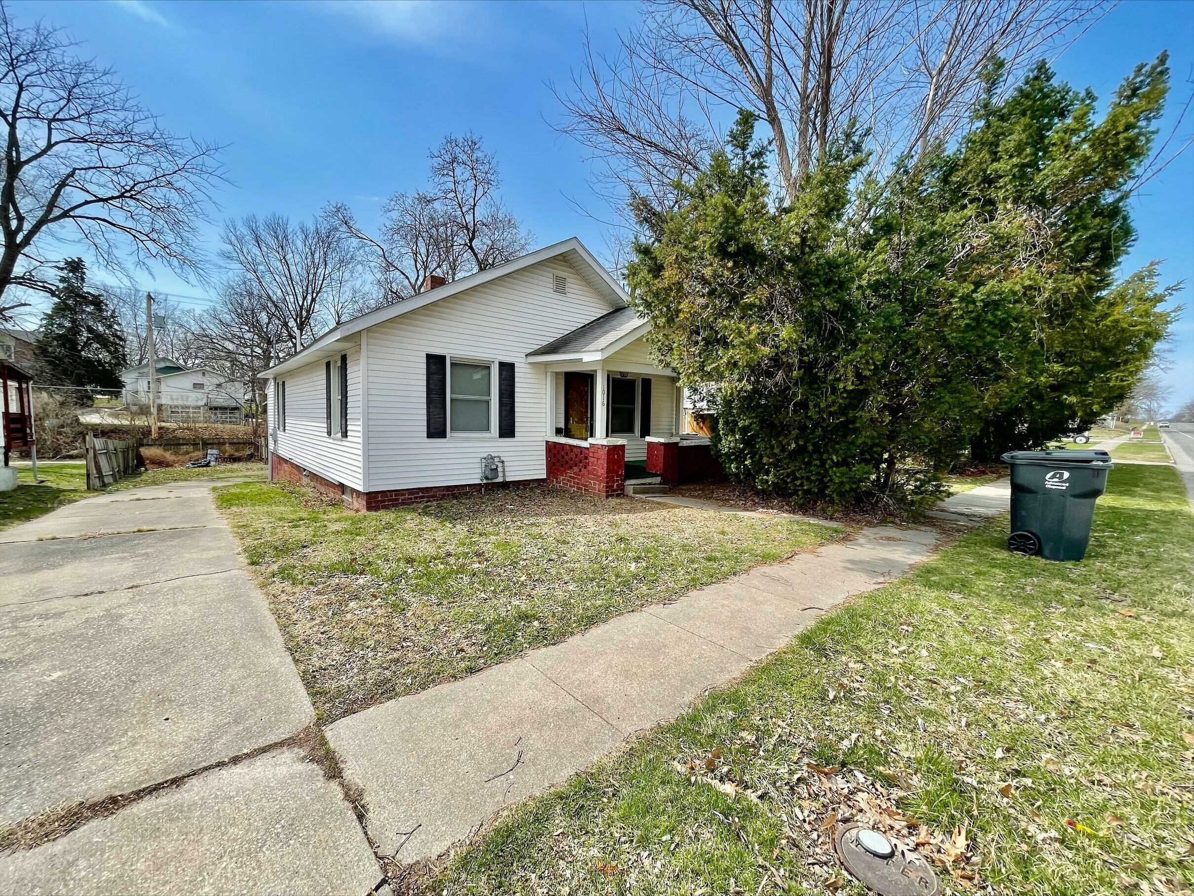 Property Photo:  1016 Concannon St  MO 65270 