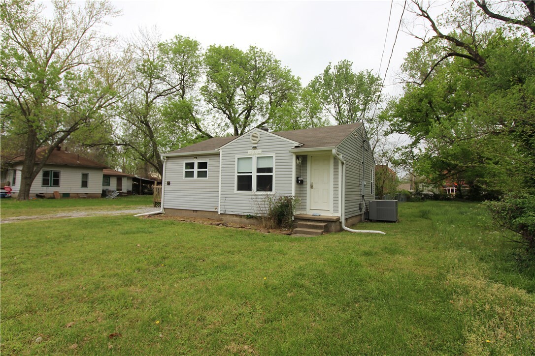 Property Photo:  203 7th Street  AR 72712 