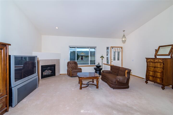Property Photo:  1704 N Bridgewood Lane  WA 98926 