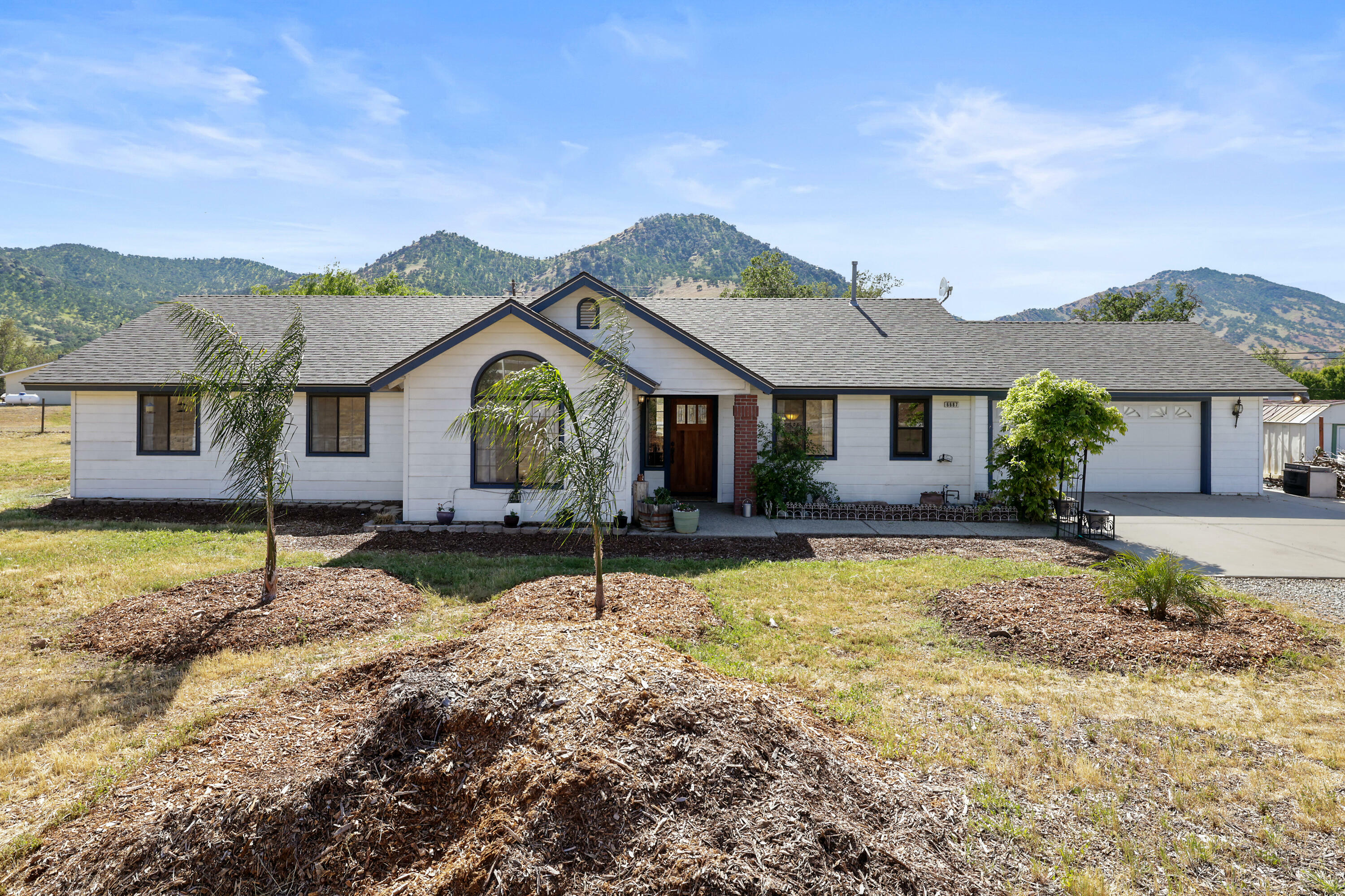 Property Photo:  6687 Gaston Drive  CA 93657 