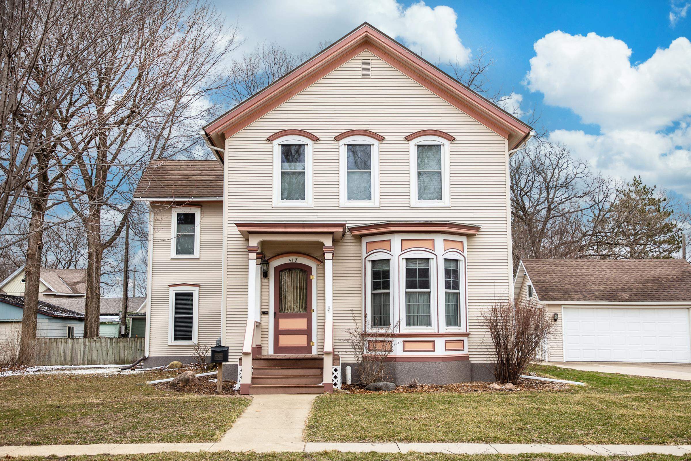 Property Photo:  417 SE 2nd Street  IA 50677 