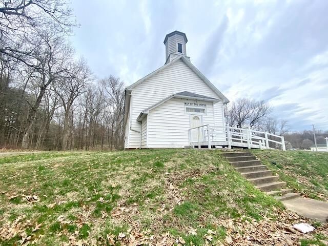 Property Photo: 3533 Bethany Church Road IN 47601