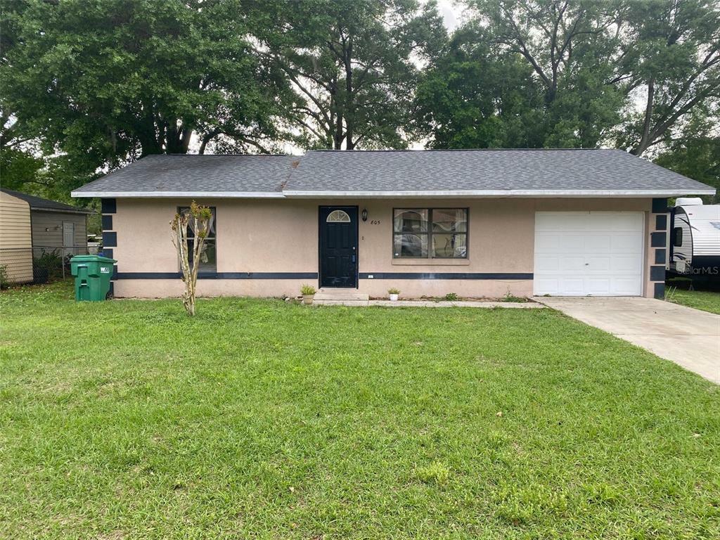 Property Photo:  805 Pleasantdale Drive  FL 34785 