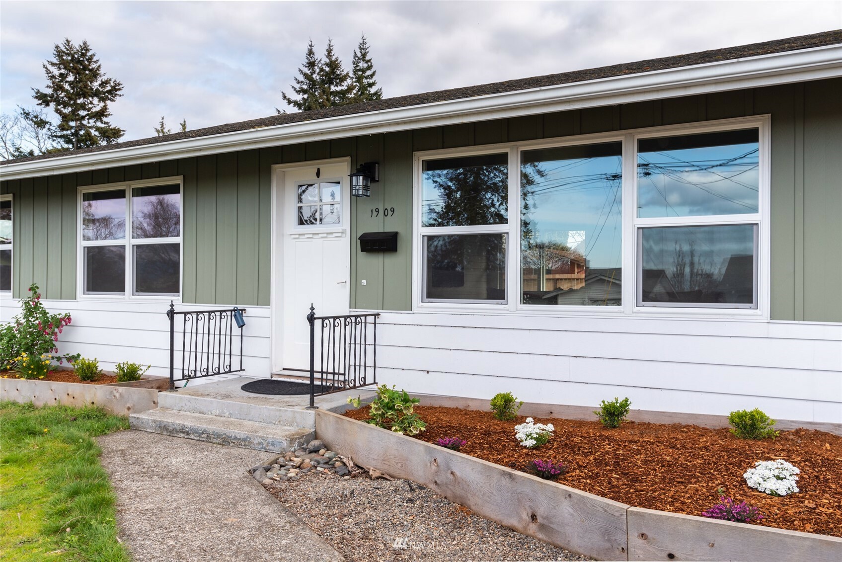 Property Photo:  1909 22nd Street  WA 98221 