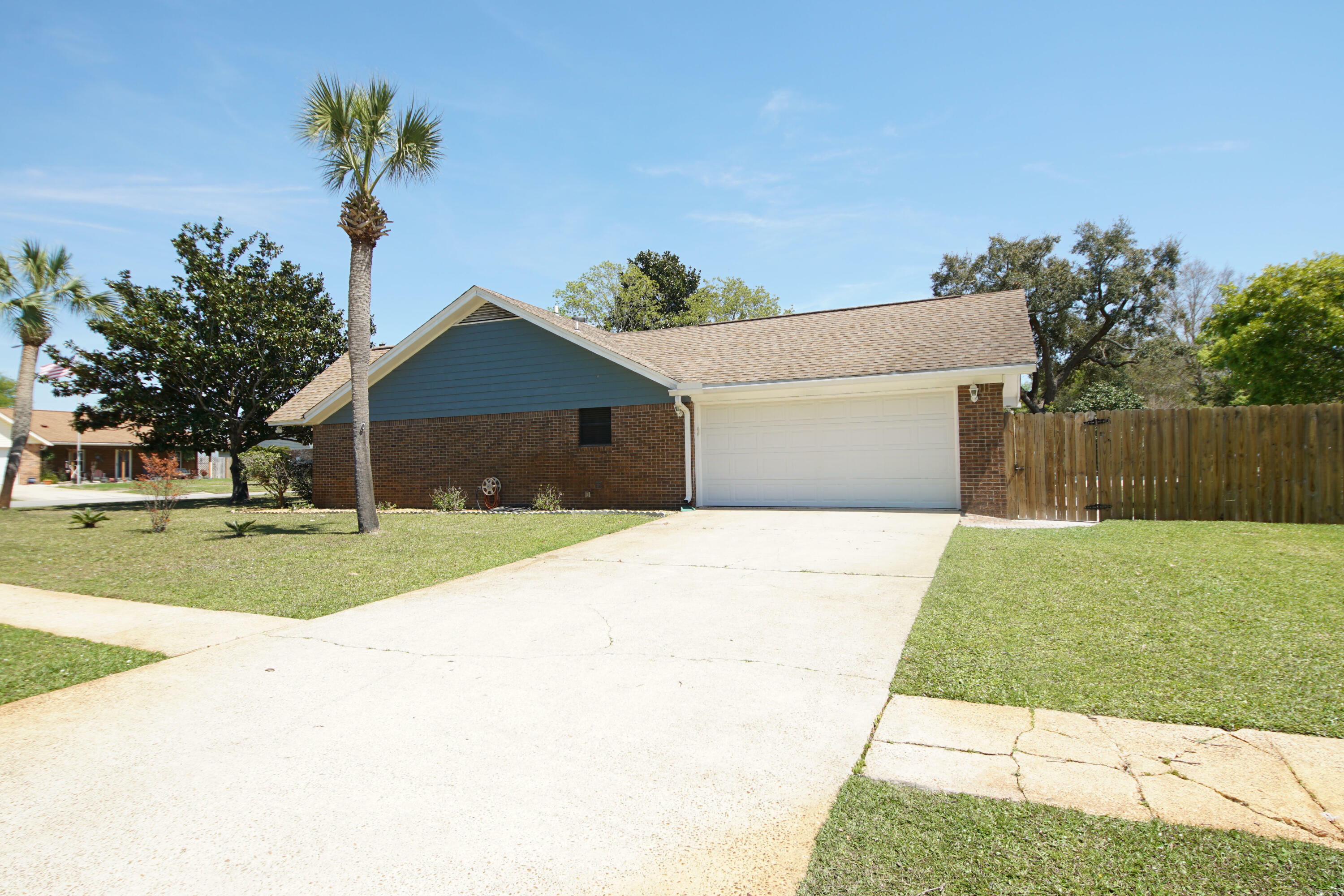 Property Photo:  501 Rue Des Marseilles  FL 32569 