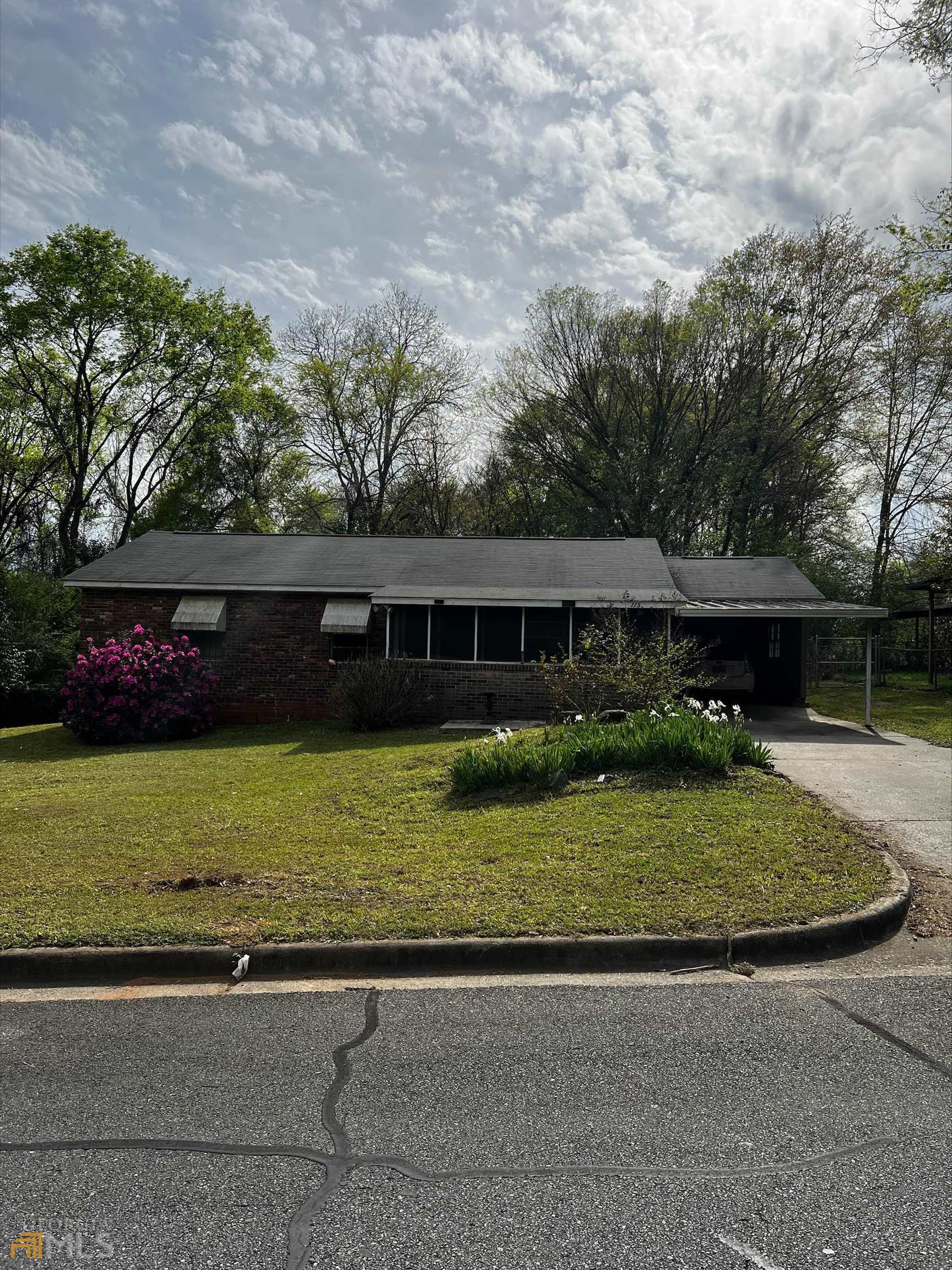 Property Photo:  115 SE Kings Rd Road  GA 31061 