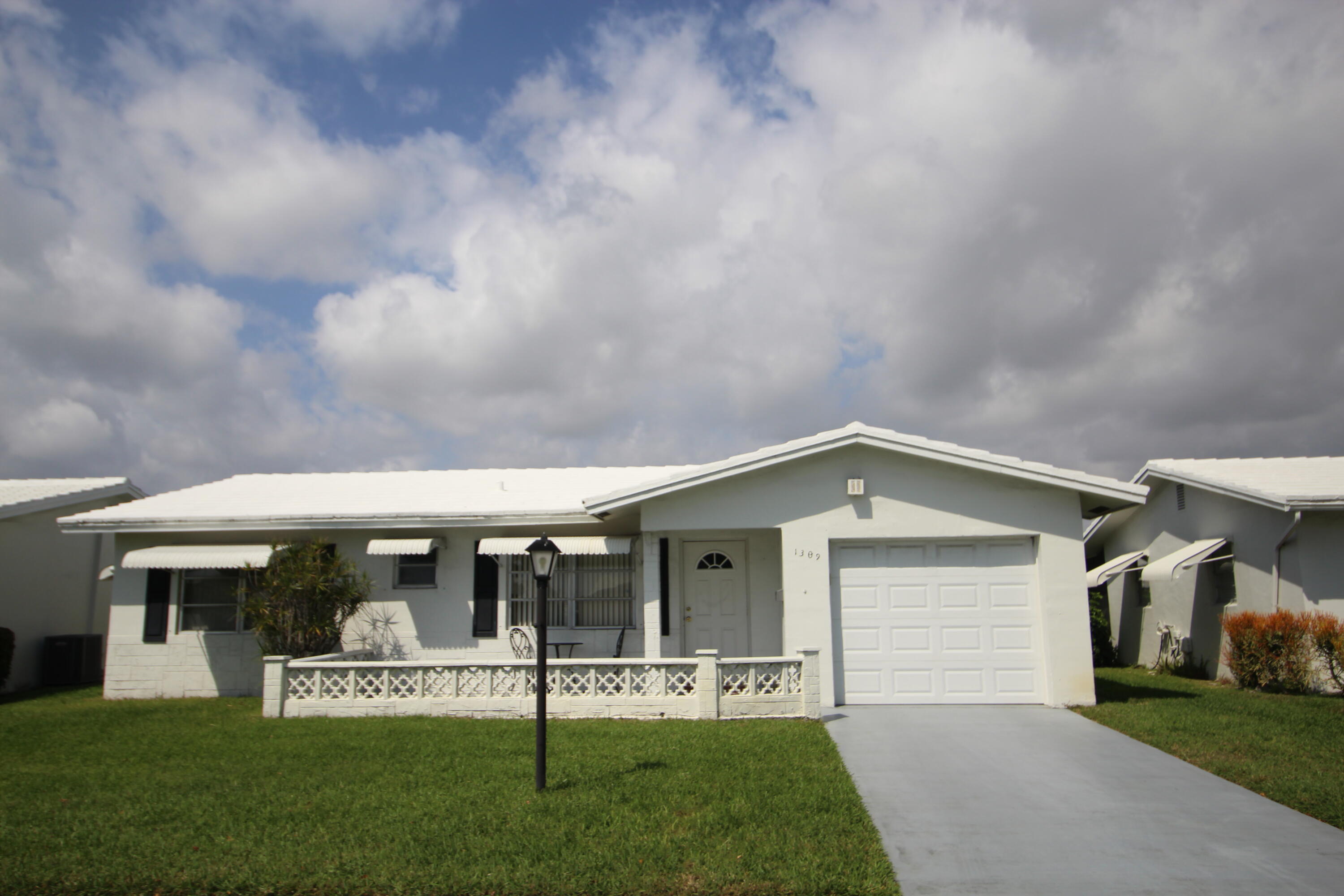 Property Photo: 1309 SW 18th Street FL 33426