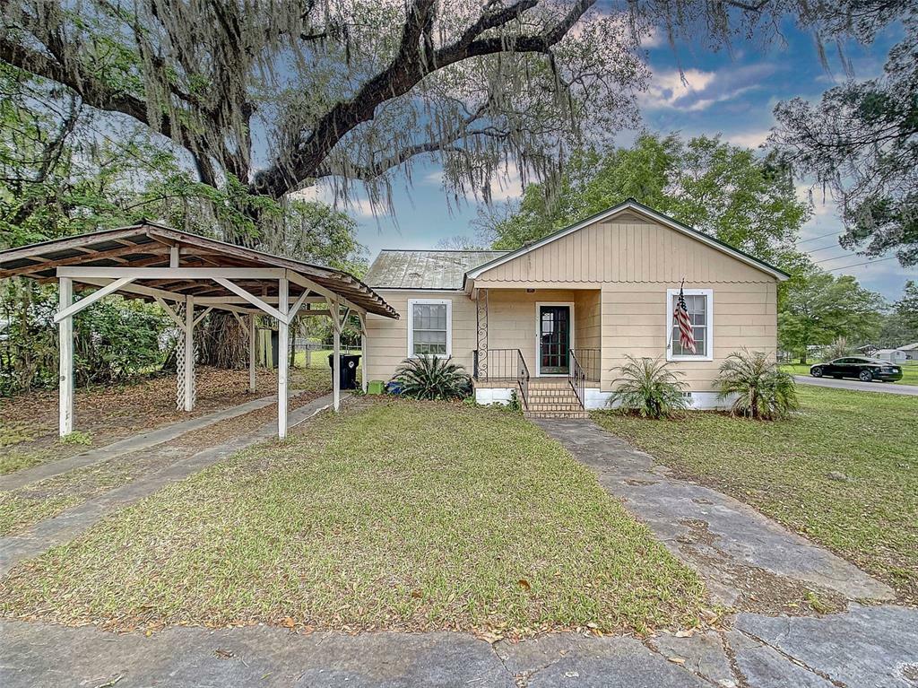 Property Photo:  44 NW 4th Street  FL 32696 