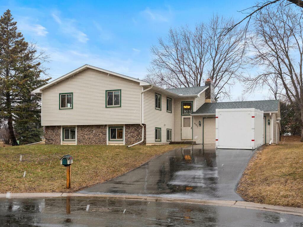 Property Photo:  6811 Forestview Lane N  MN 55369 