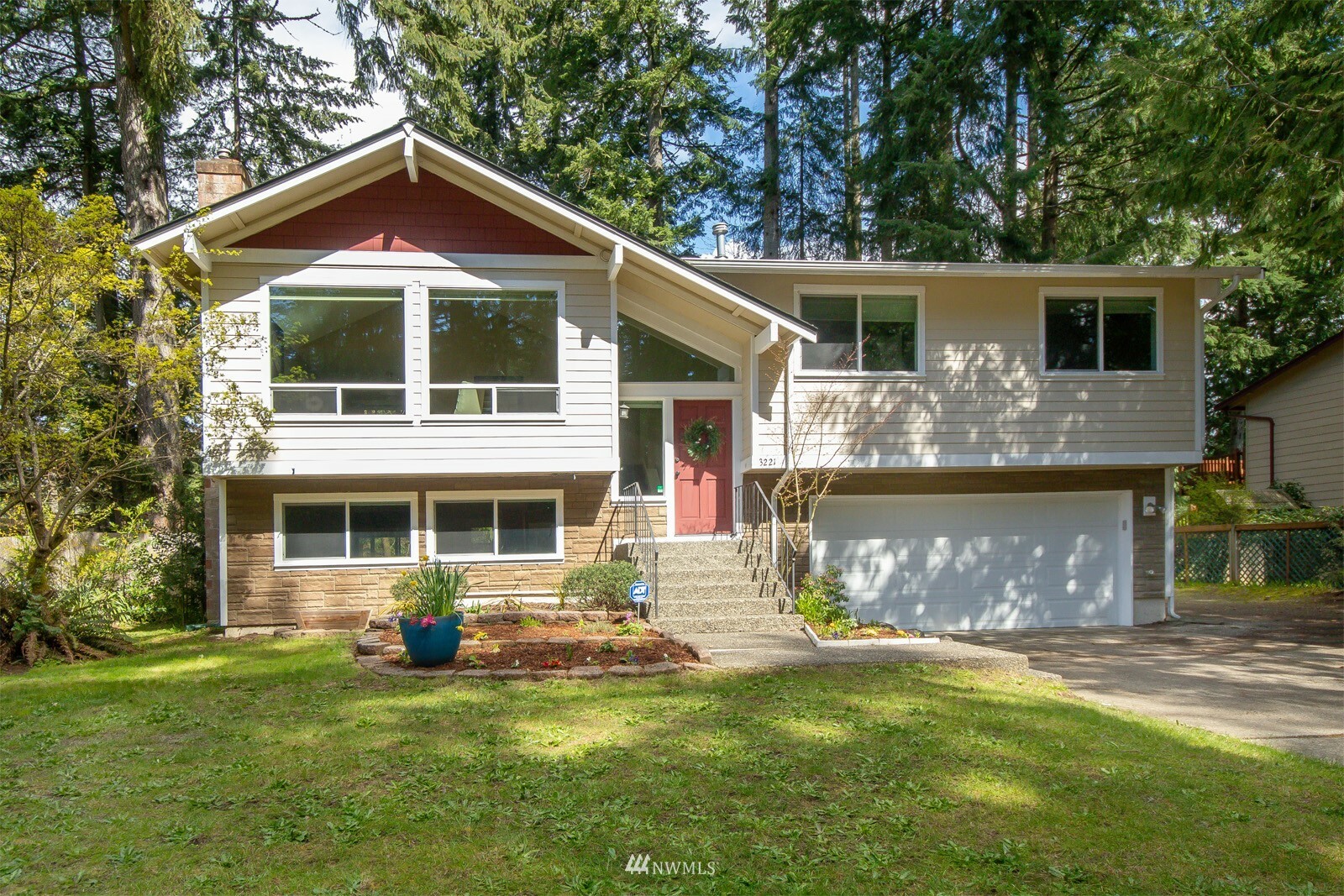 Property Photo: 3221 SE Devonshire Place WA 98366