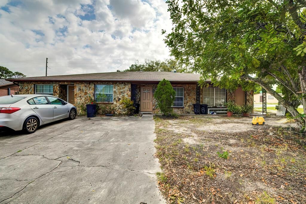 Property Photo: 2508 Flintwood Drive FL 34690