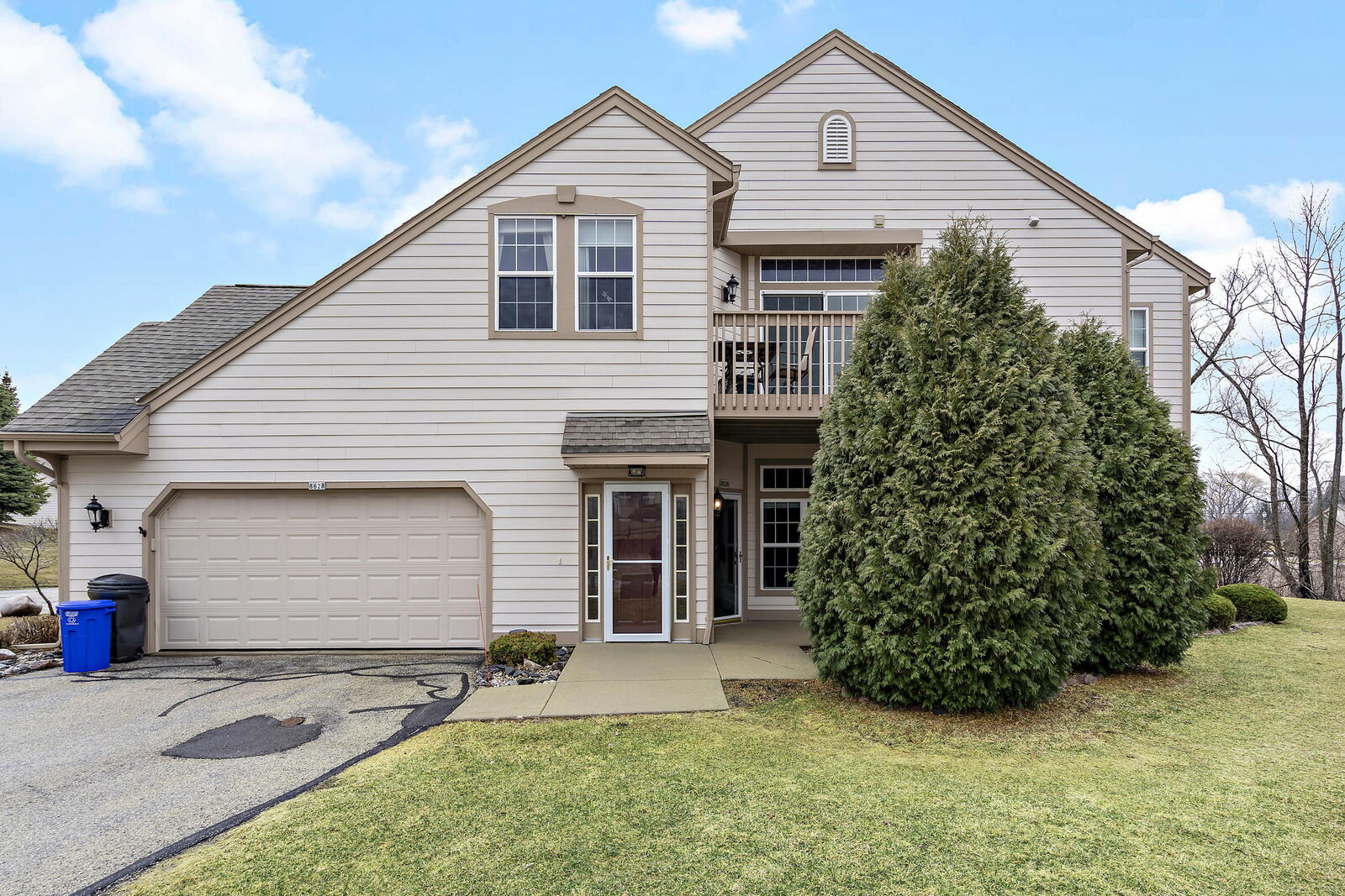 Property Photo:  8626 S Roxbury Way  WI 53154 