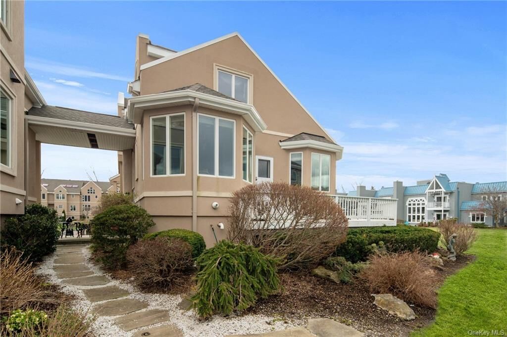 Property Photo:  205 Erie Court  NY 10968 