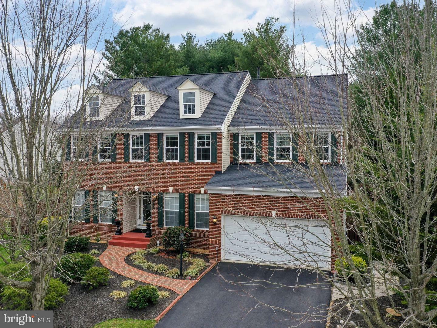 Property Photo: 308 E Skyline Drive VA 20132