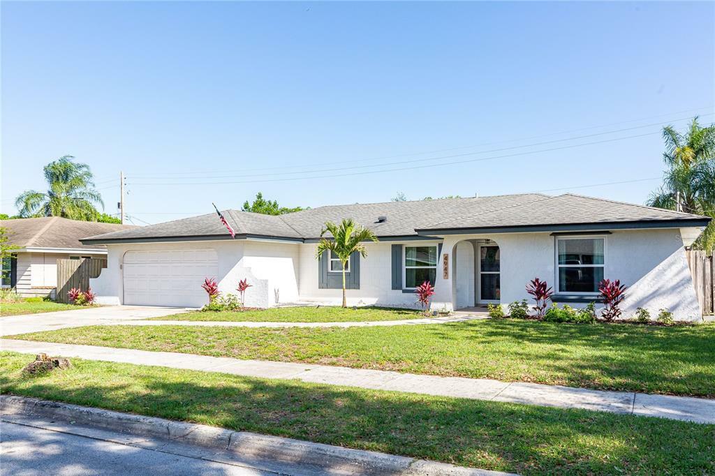 Property Photo: 4947 Casaba Place FL 32812