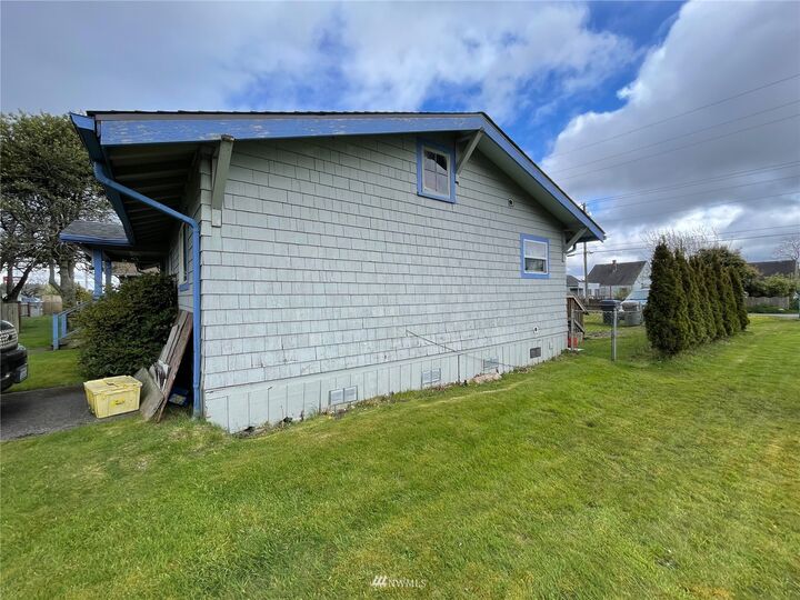 Property Photo:  2111 Simpson Avenue  WA 98520 
