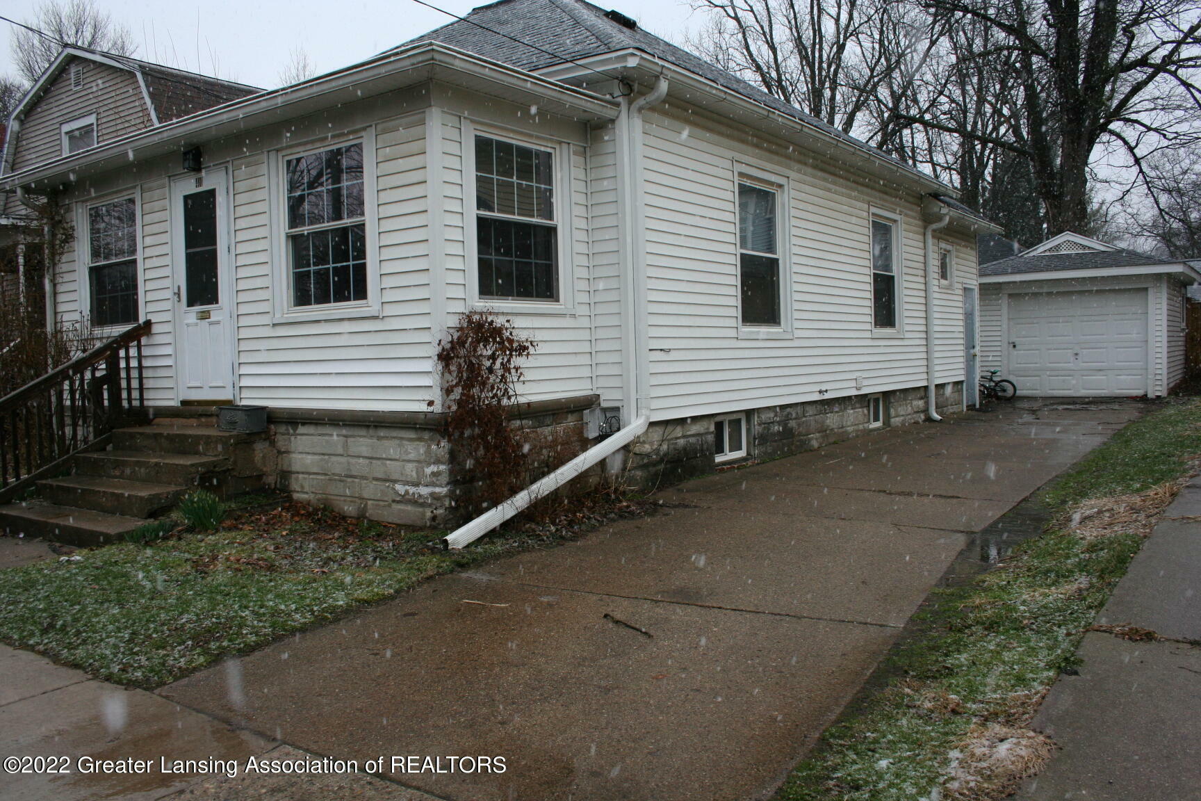 Property Photo:  410 W Lovett Street  MI 48813 