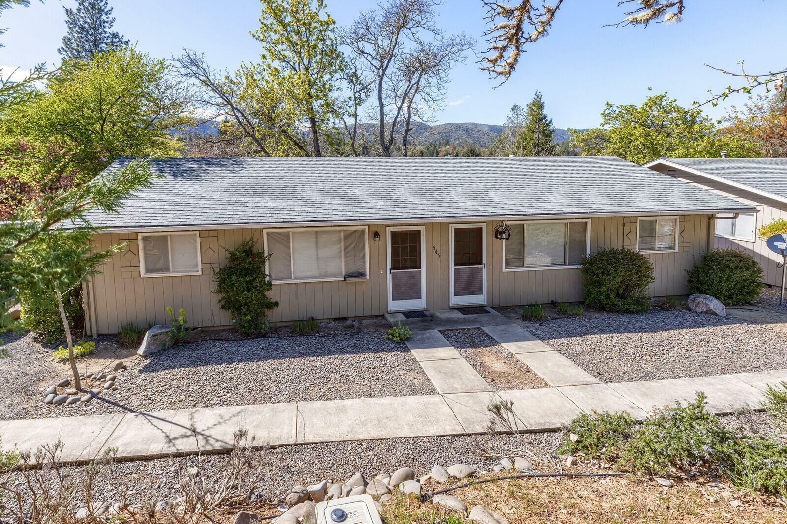 Property Photo: 546 S 5th Street A-B OR 97530